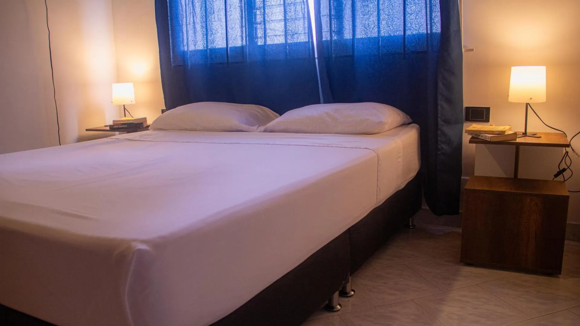 La Familia Hostel - Manila Medellin