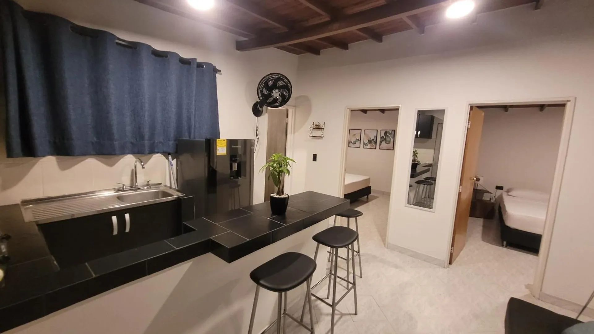 La Familia Hostel - Manila Medellin Colombia