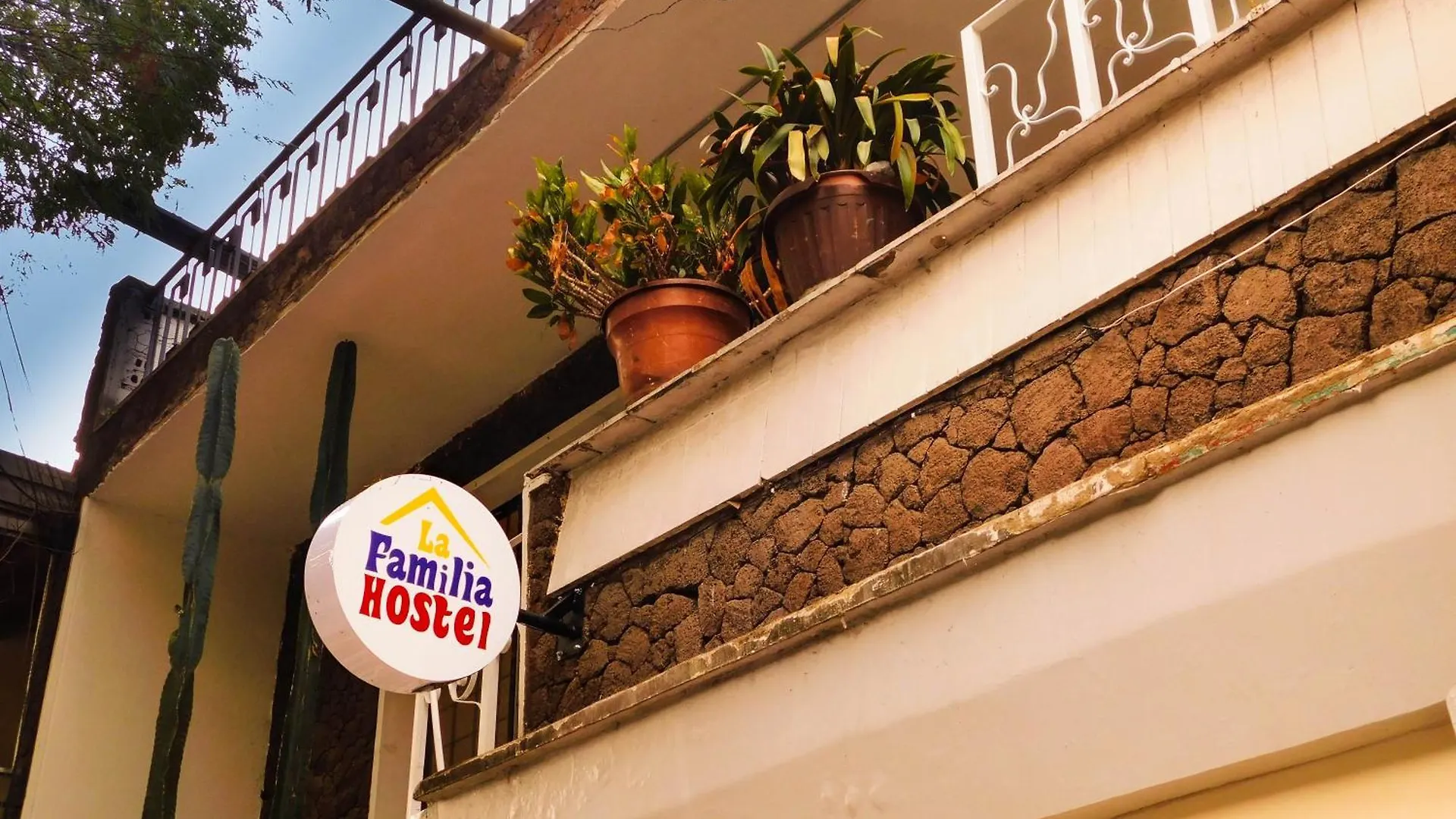 La Familia Hostel - Manila Medellin Colombia