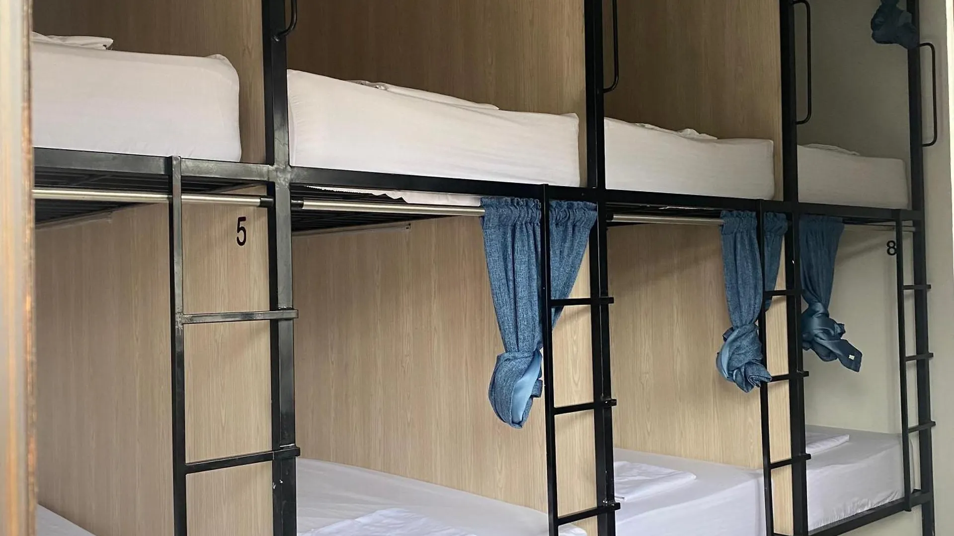La Familia Hostel - Manila Medellin