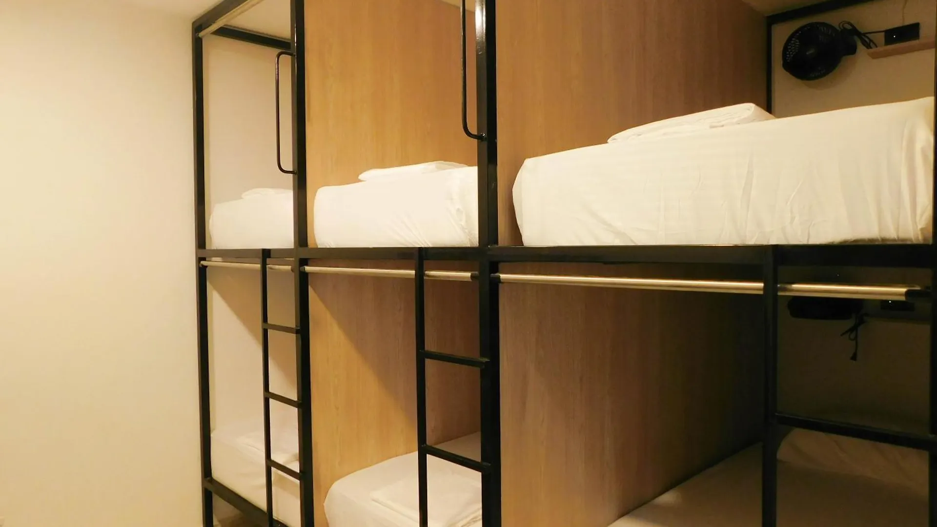 מדיין La Familia Hostel - Manila 0*,  קולומביה
