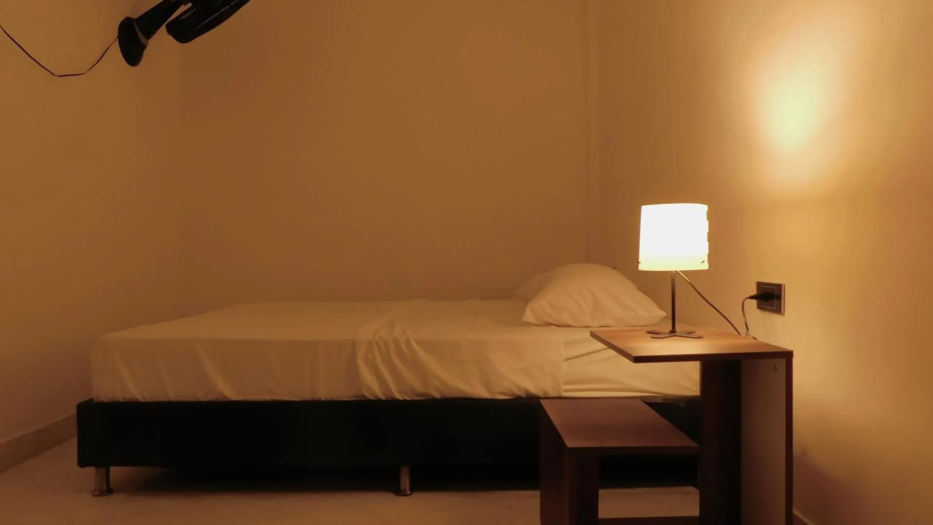 La Familia Hostel - Manila Medellín