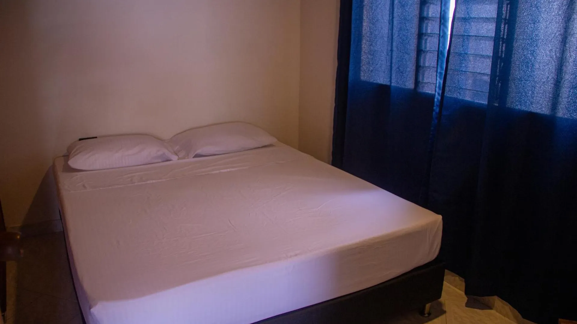 La Familia Hostel - Manila 메딜린